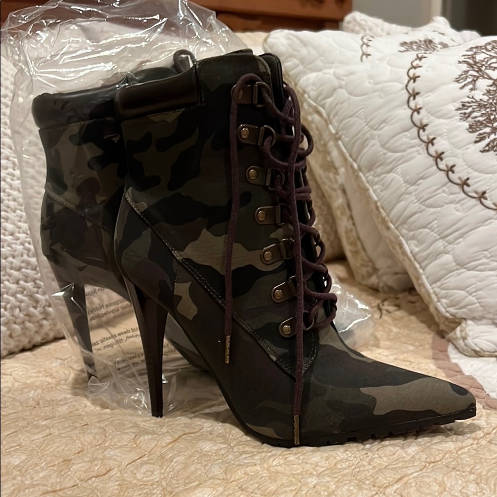 Green and Black Lace-Up Ankle Boots with Stiletto Heel